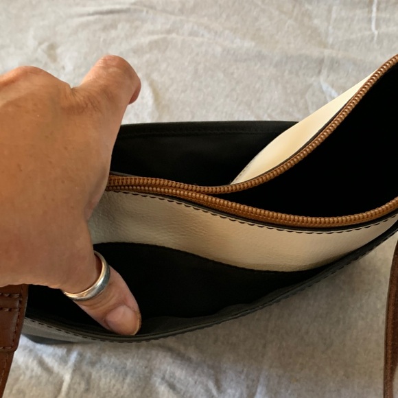Fossil Two-Tone Black and Cream Crossbody Bag - Picture 6 of 7